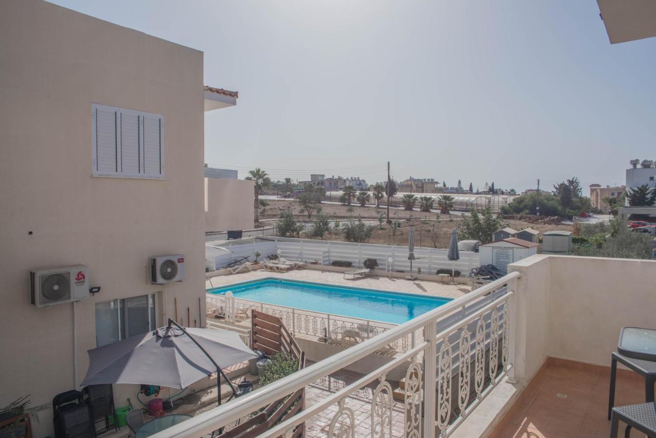 Renovated One Bedroom Apartment In Paphos With Pool Exterior photo