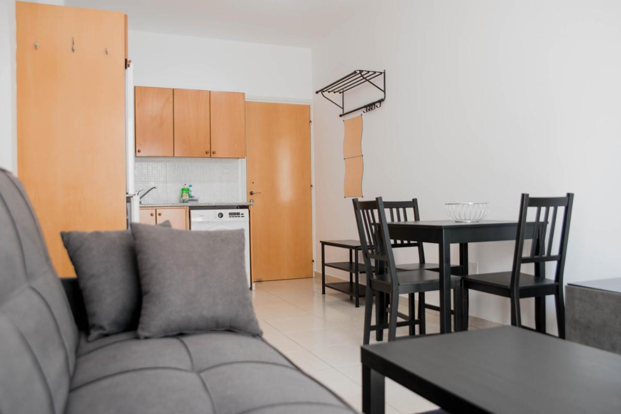 Renovated One Bedroom Apartment In Paphos With Pool Exterior photo